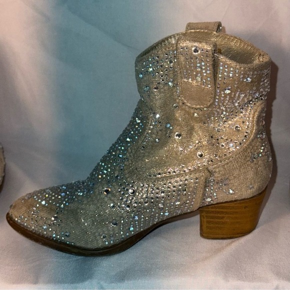 Assorted Kids Shoes Collection size 9 & 9.5 - Picture 10 of 12